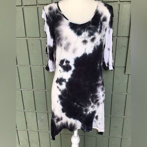 NWT- New Directions 3/4 sleeved Top, tie-dye- Women Size Small